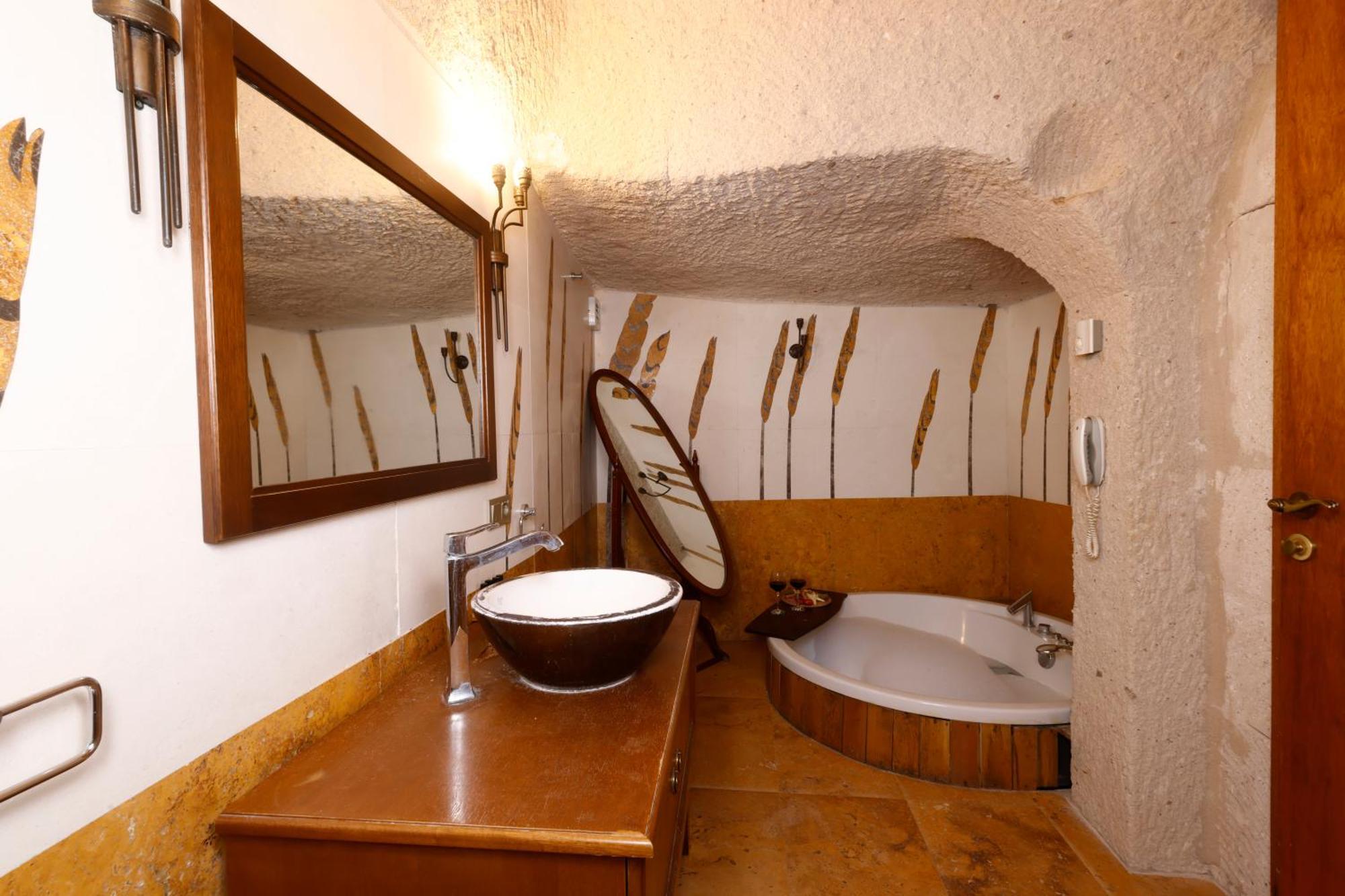 Anatelein Cave Hotel Uchisar Exterior photo