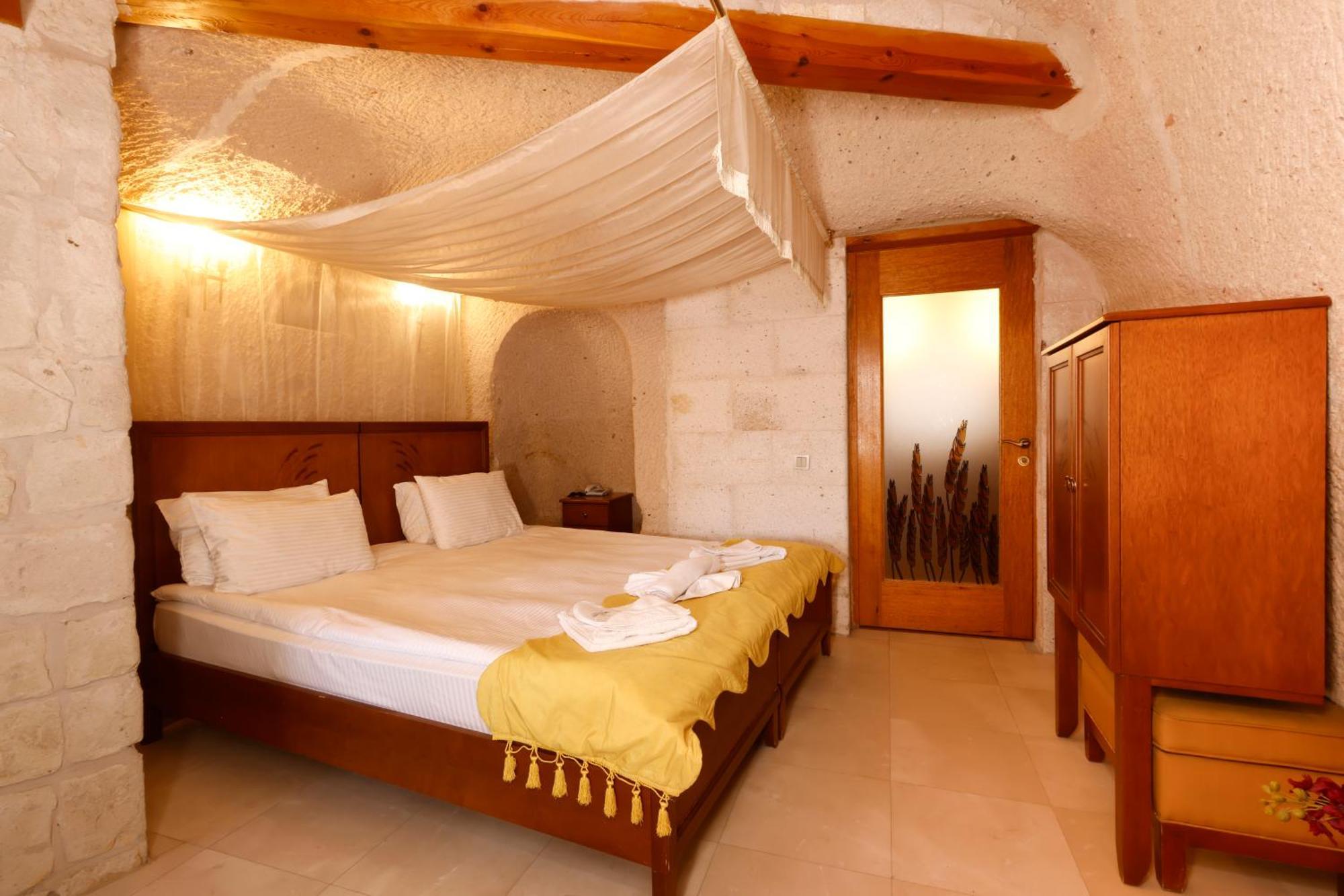 Anatelein Cave Hotel Uchisar Exterior photo